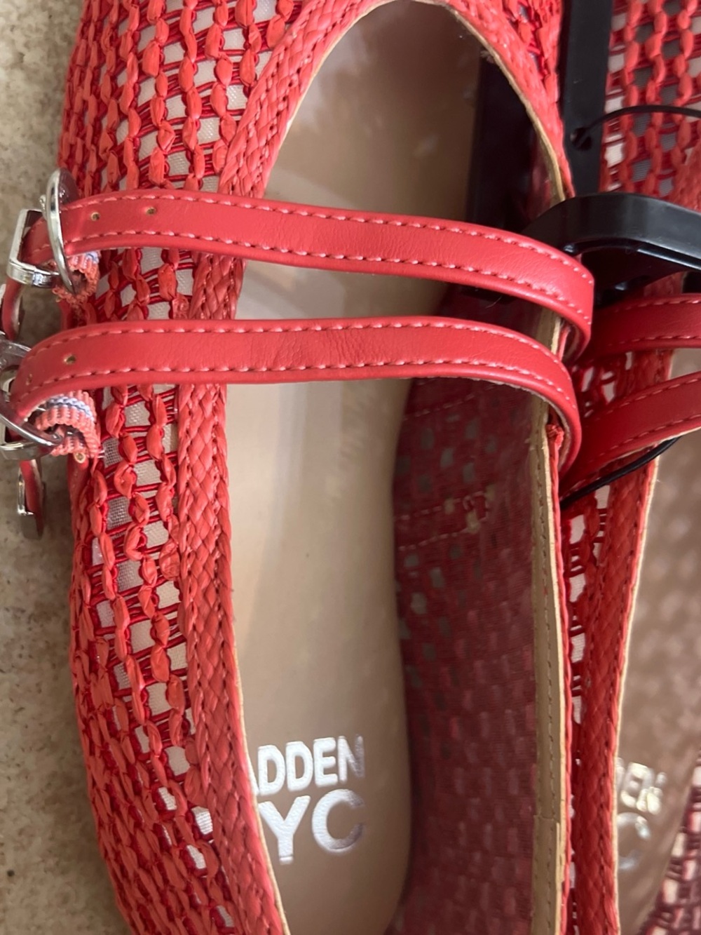NWT Madden NYC Women’s woven Red comfort foam performance insole Flats size 7 - Picture 2 of 3
